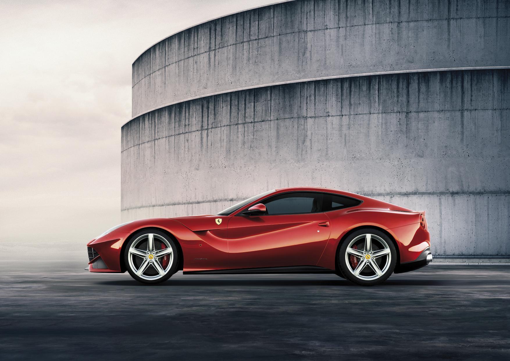 Ferrari F12berlinetta are un motor V12 de 740 CP si atinge 100 km/h in doar 3,1 secunde