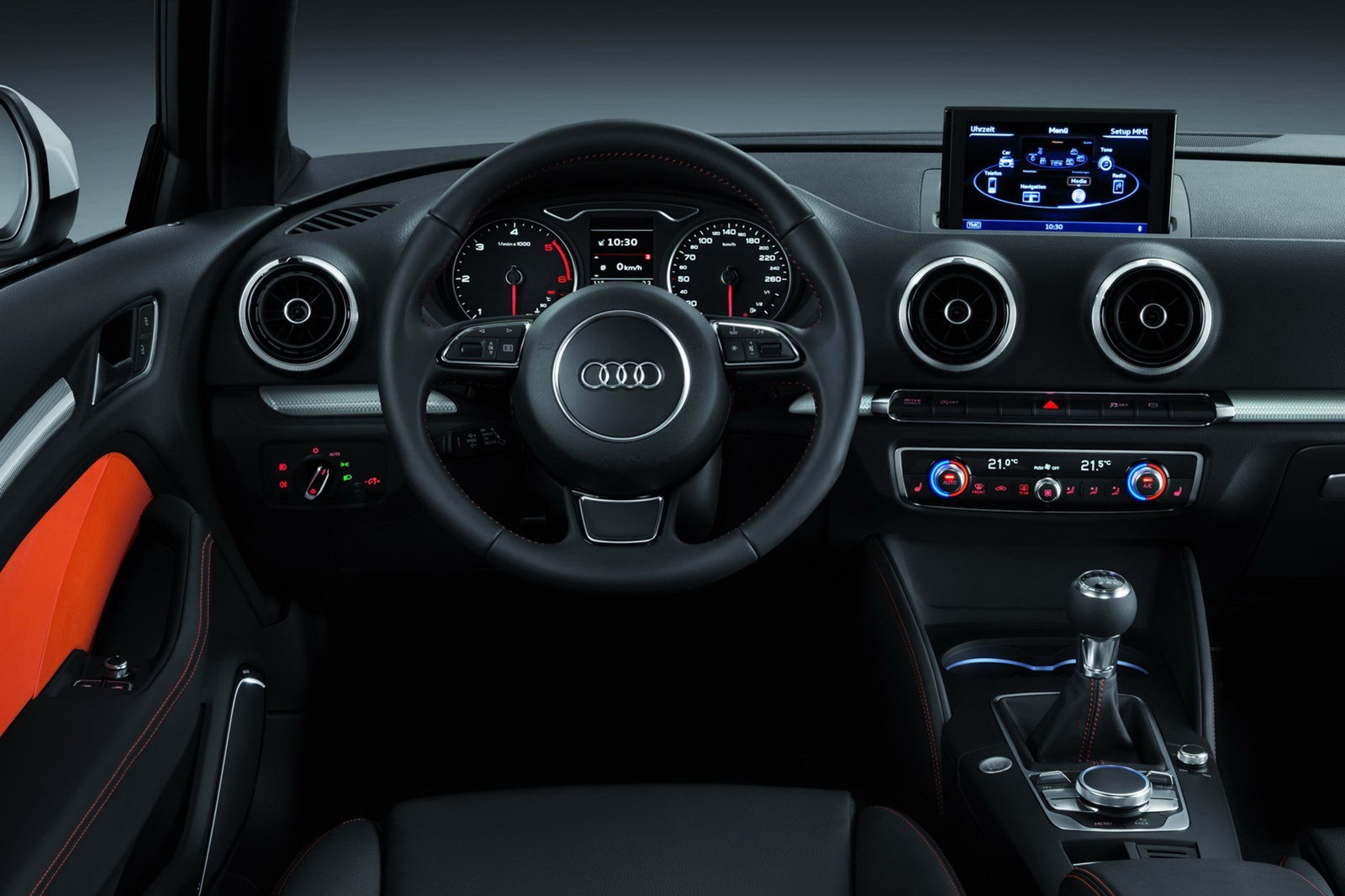 Interiorul noului Audi A3 mizeaza pe simplitate, calitate si high-tech