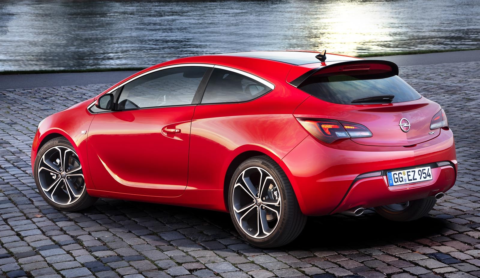 Opel Astra 2012 primeste modificari la nivel de detaliu