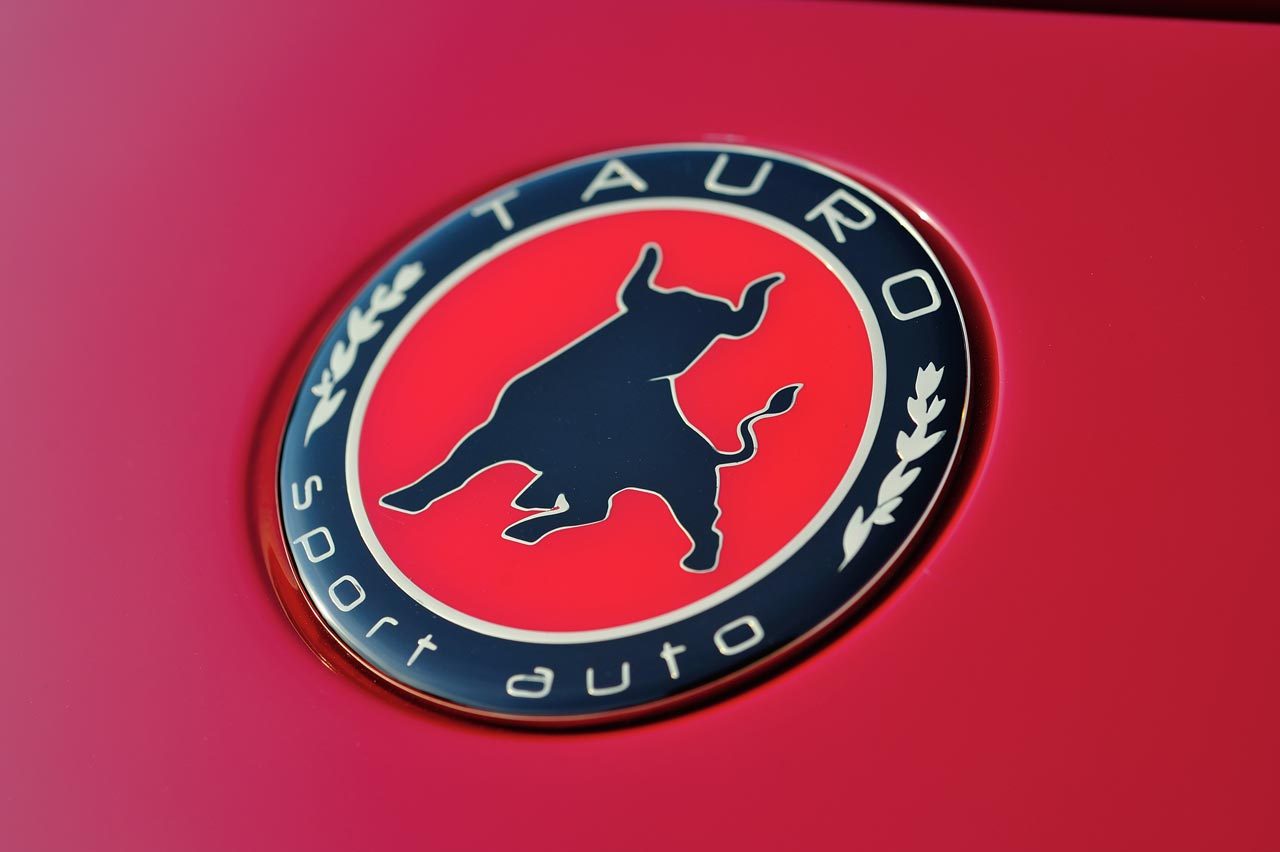 Tauro V8 Spider va fi construit in 30 de unitati anual, cu un pret de baza de 100.000 euro