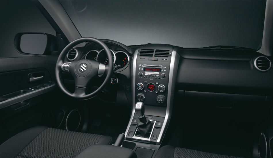 Interiorul lui Suzuki Grand Vitara facelift ramane nemodificat per ansamblu