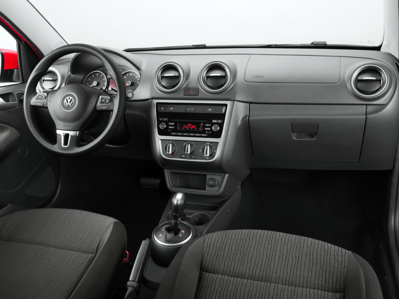 Interiorul lui VW Gol facelift pastreaza in mare acelasi design