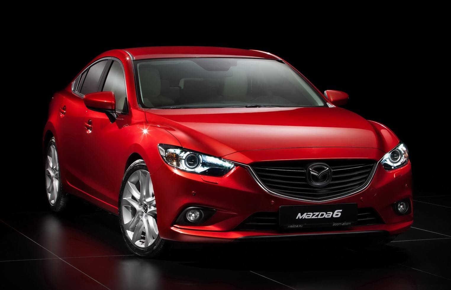 Noua Mazda6 adopta stilul conceptului premergator Takeri