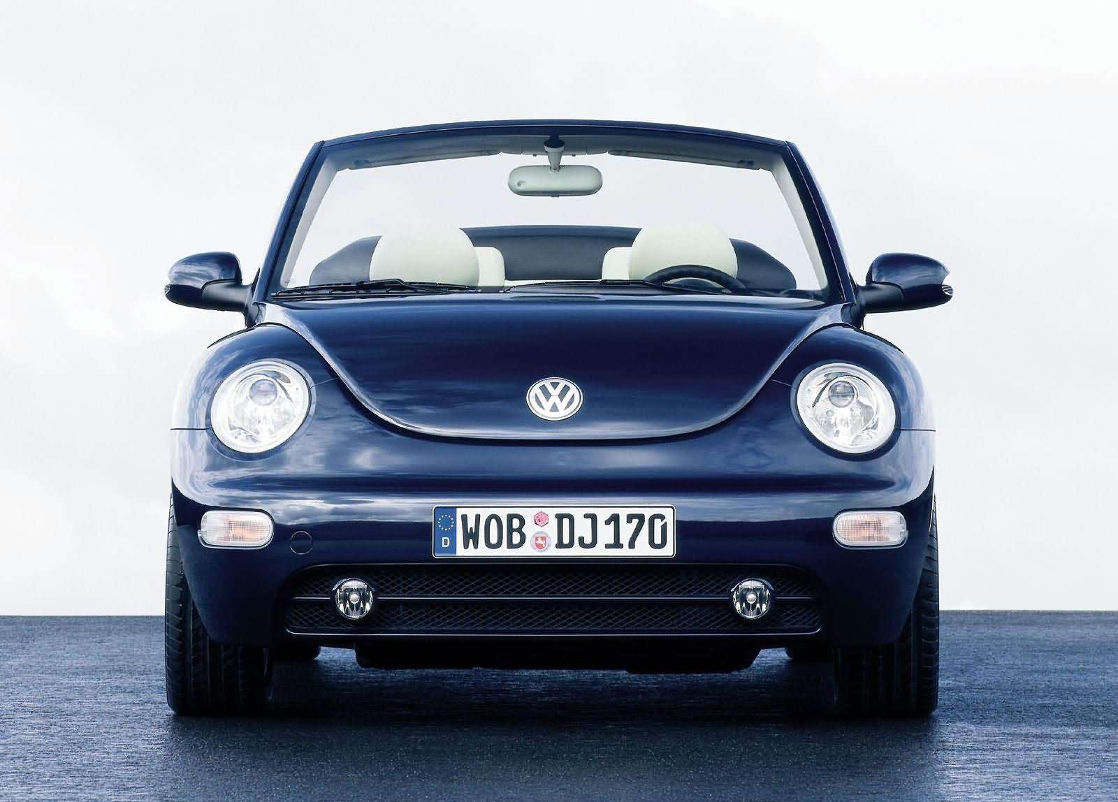 Cel mai usor job din lume: sef de produs pentru Volkswagen New Beetle. Masina se vinde singura!