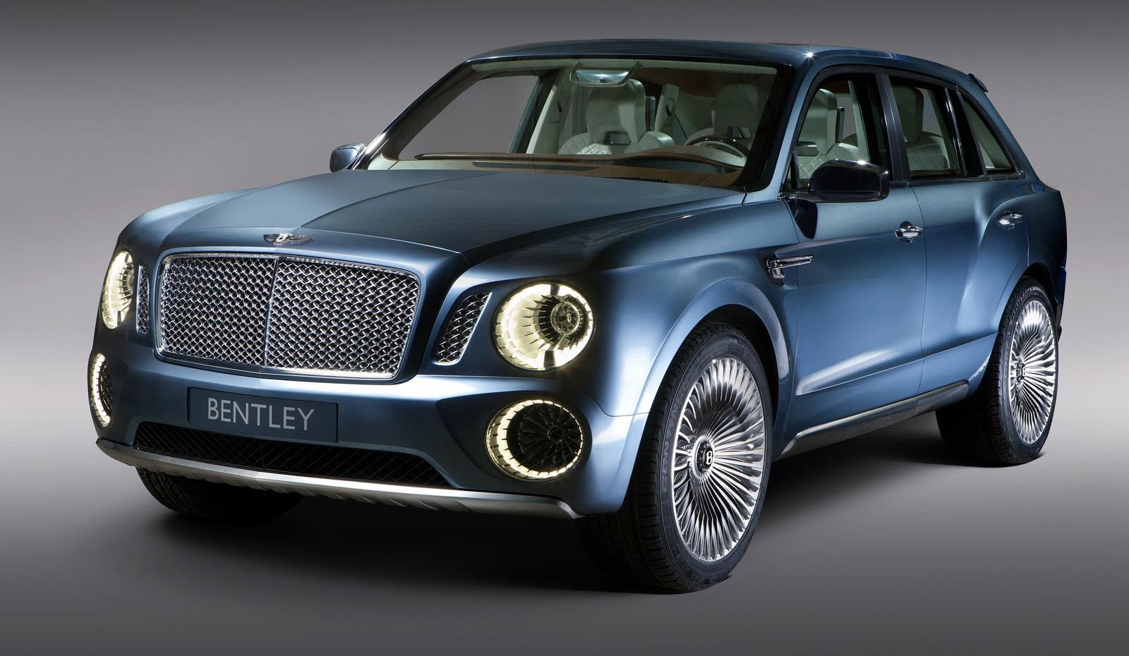 Bentley EXP 9 F, o limuzina-SUV fara gust, dar cu ambitii sportive