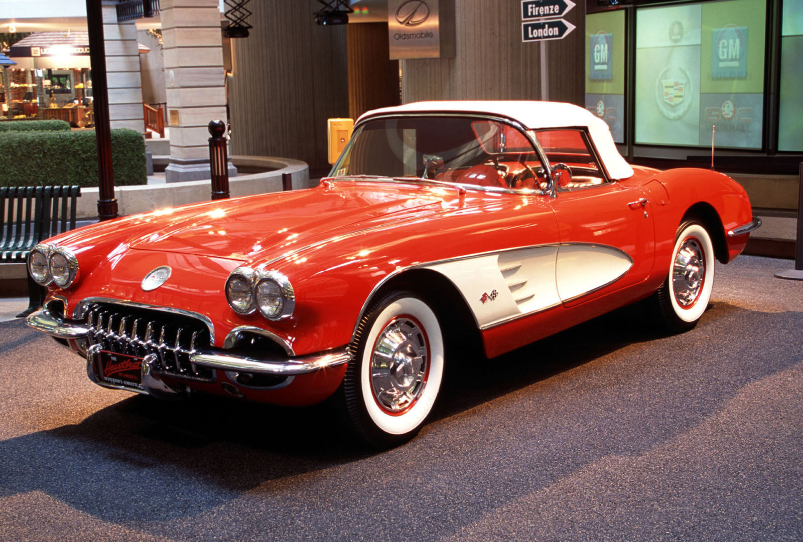 In 1960, Corvette C1 depaseste pragul de 10.000 de exemplare construite pe an