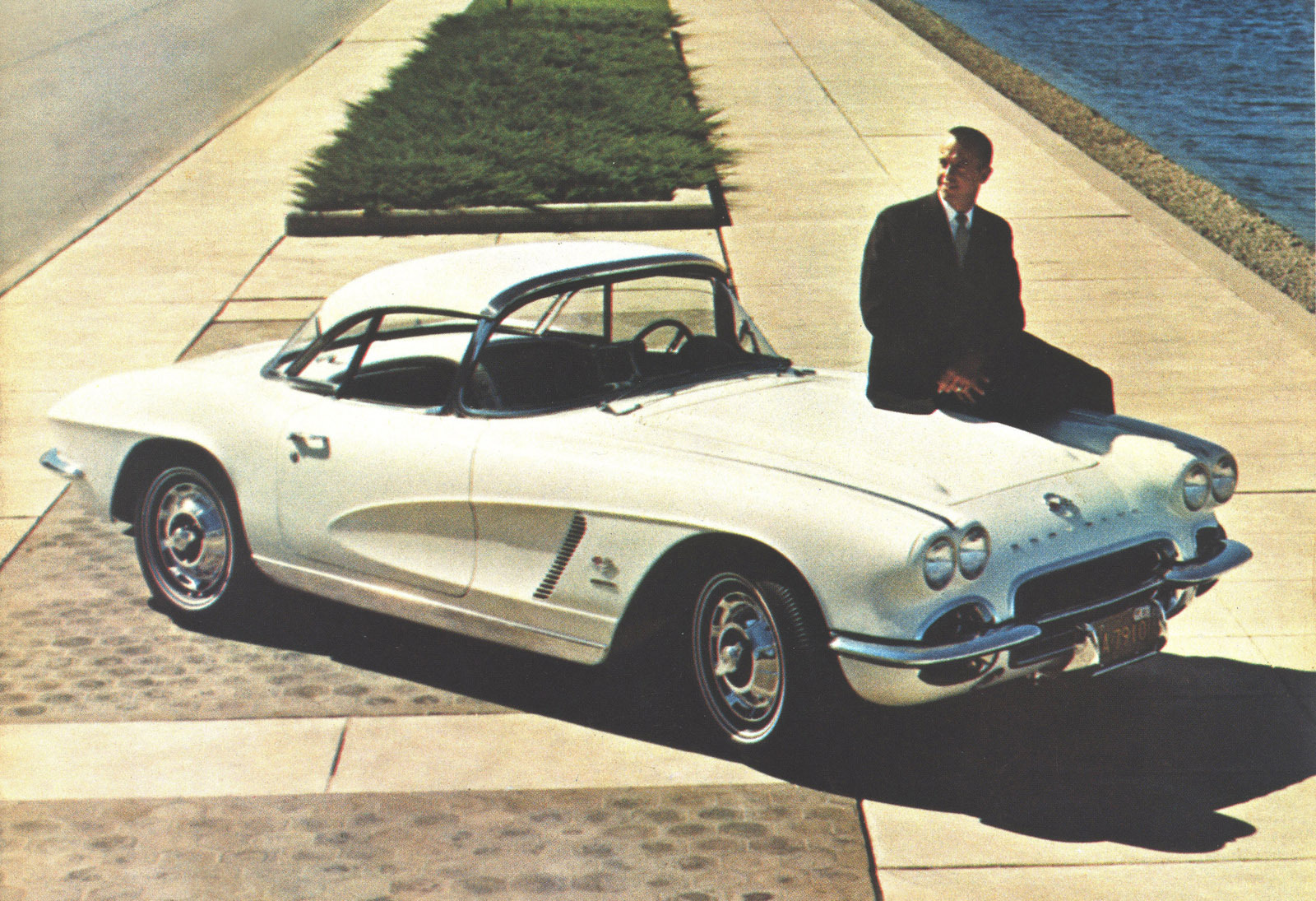 Ultimul Corvette C1, din 1962, a primit un V8 upgradat pana la 360 CP