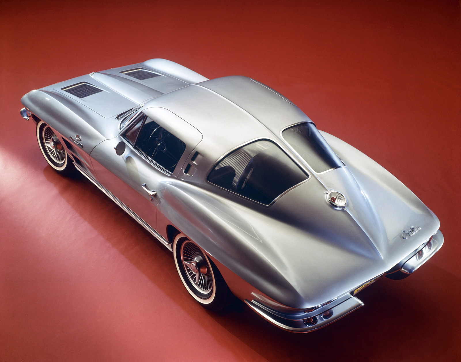 Chevrolet Corvette C3 - versiunea cu luneta Split Window a fost produsa doar in 1963