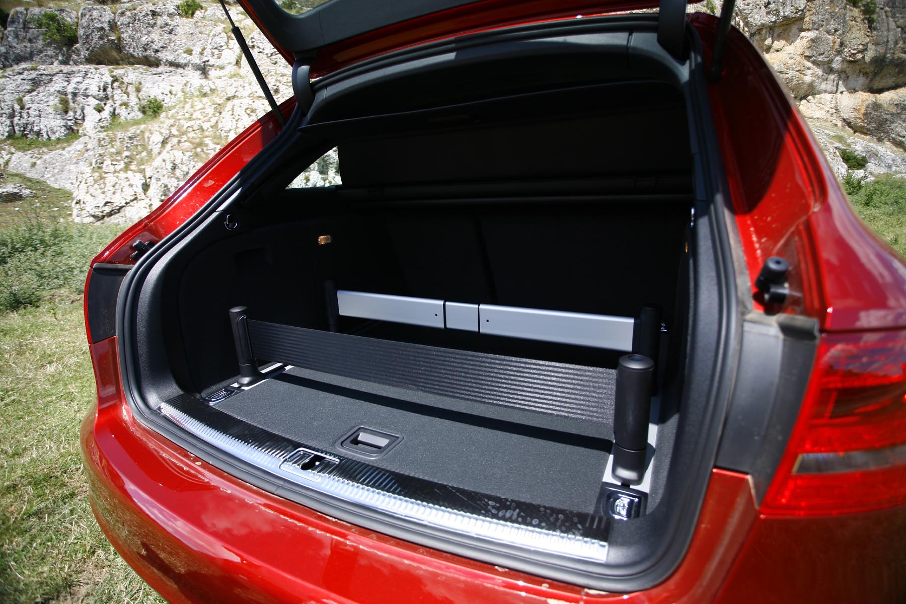 Audi A4 Avant - spaţiu generos pentru bagaje