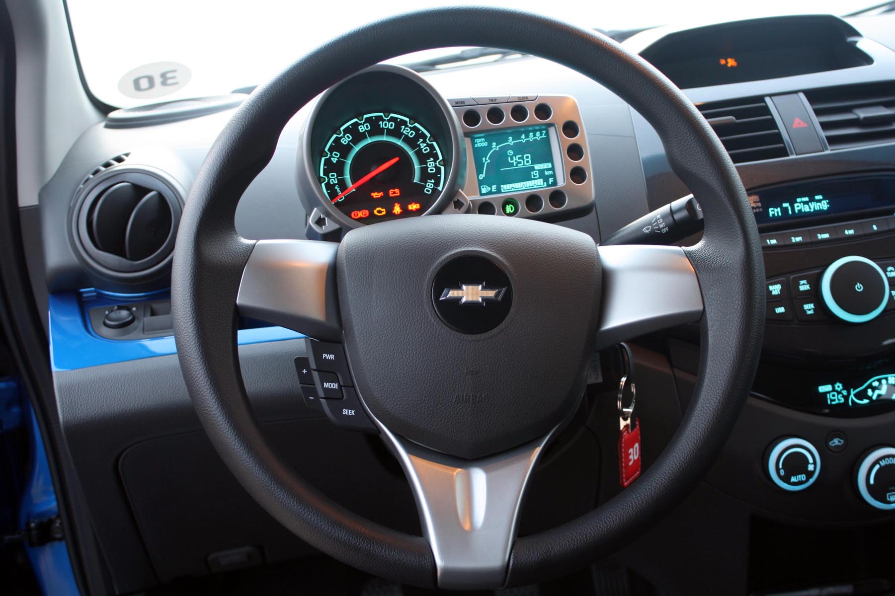 Interiorul noului Chevrolet Spark ofera multe idei inedite estetic, dar si un bun caracter practic