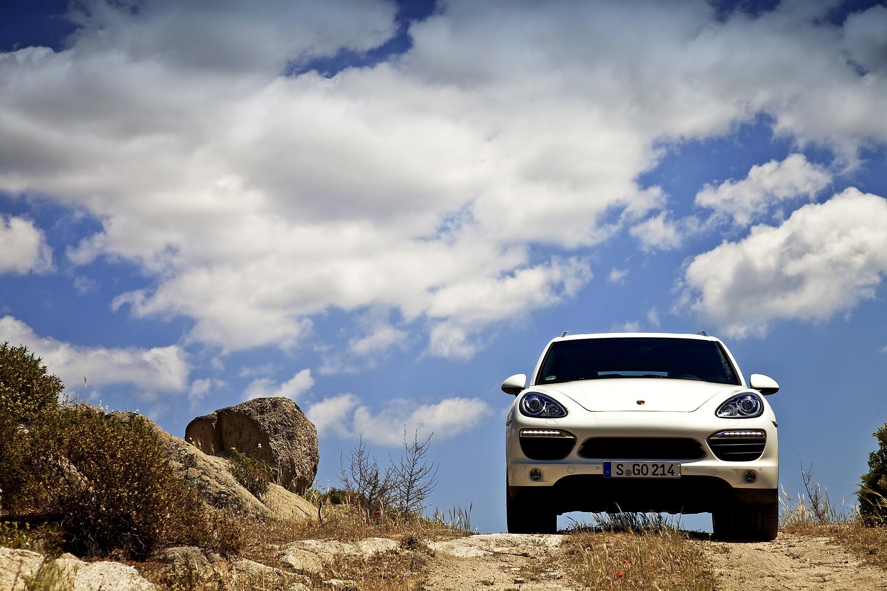 Noul Porsche Cayenne, testat in premiera de Promotor in Grecia