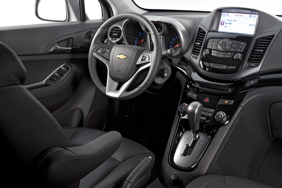 Desi are multe elemente preluate de la Cruze, Chevrolet Orlando are un interior original