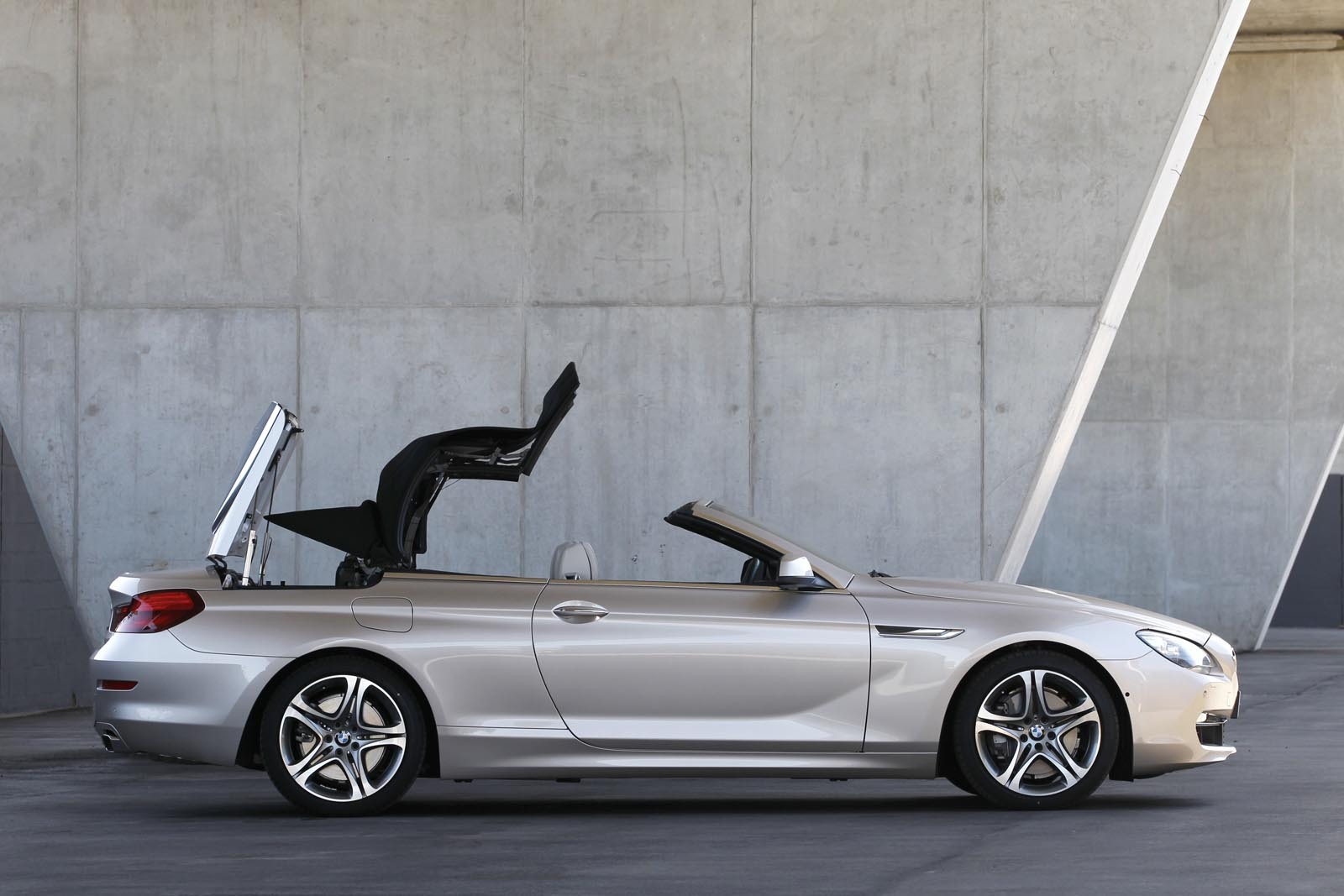 Soft-top-ul lui BMW Seria 6 Convertible coboara in 19 secunde si se ridica in 24