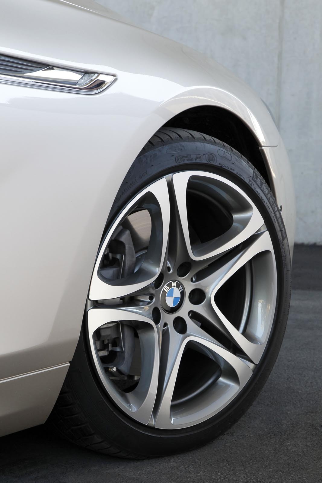 BMW Seria 6 Convertible: jante de 19 inch si pneuri runflat