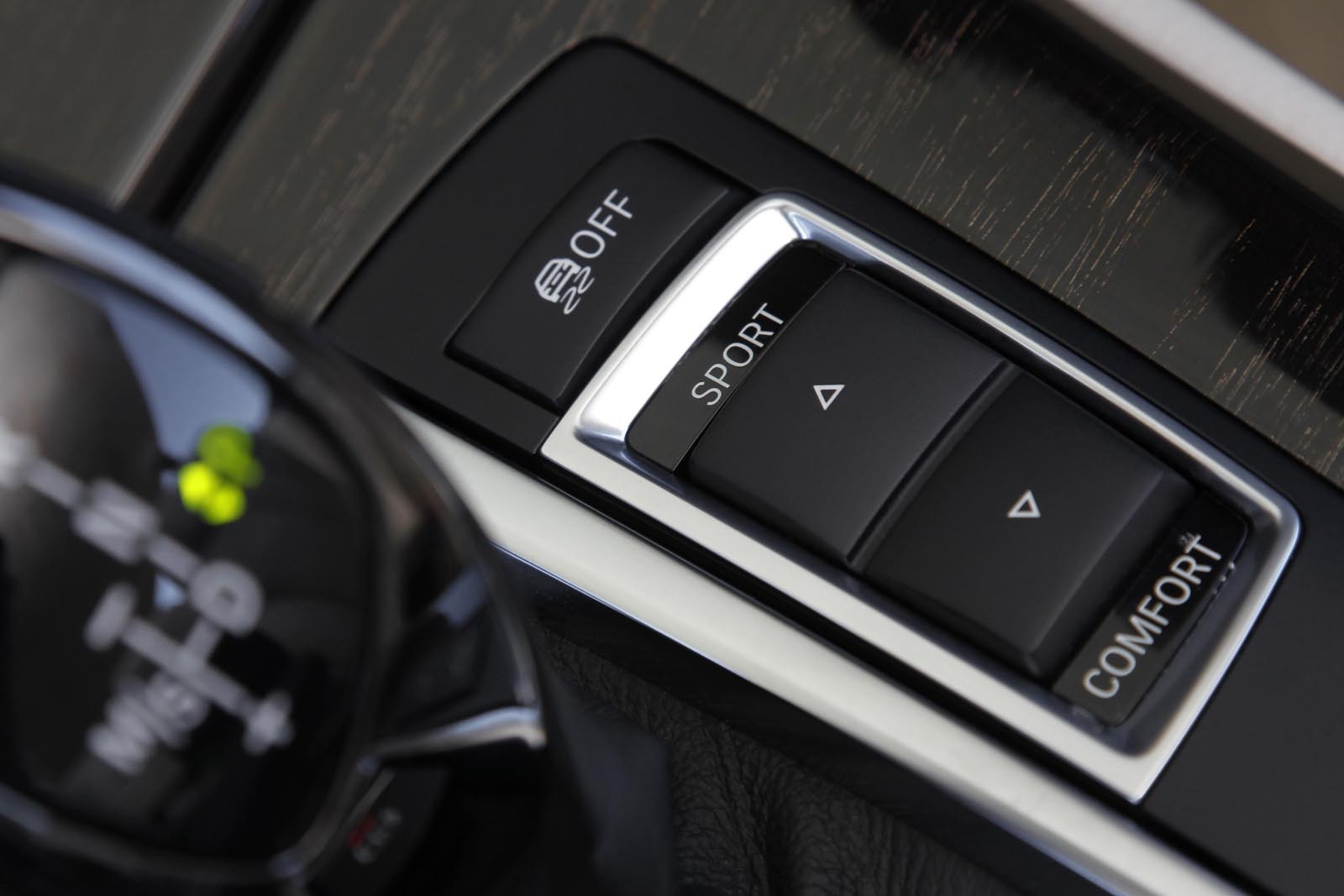 BMW Seria 6 Convertible dispune de Dynamic Drive Control, cu 5 moduri de functionare