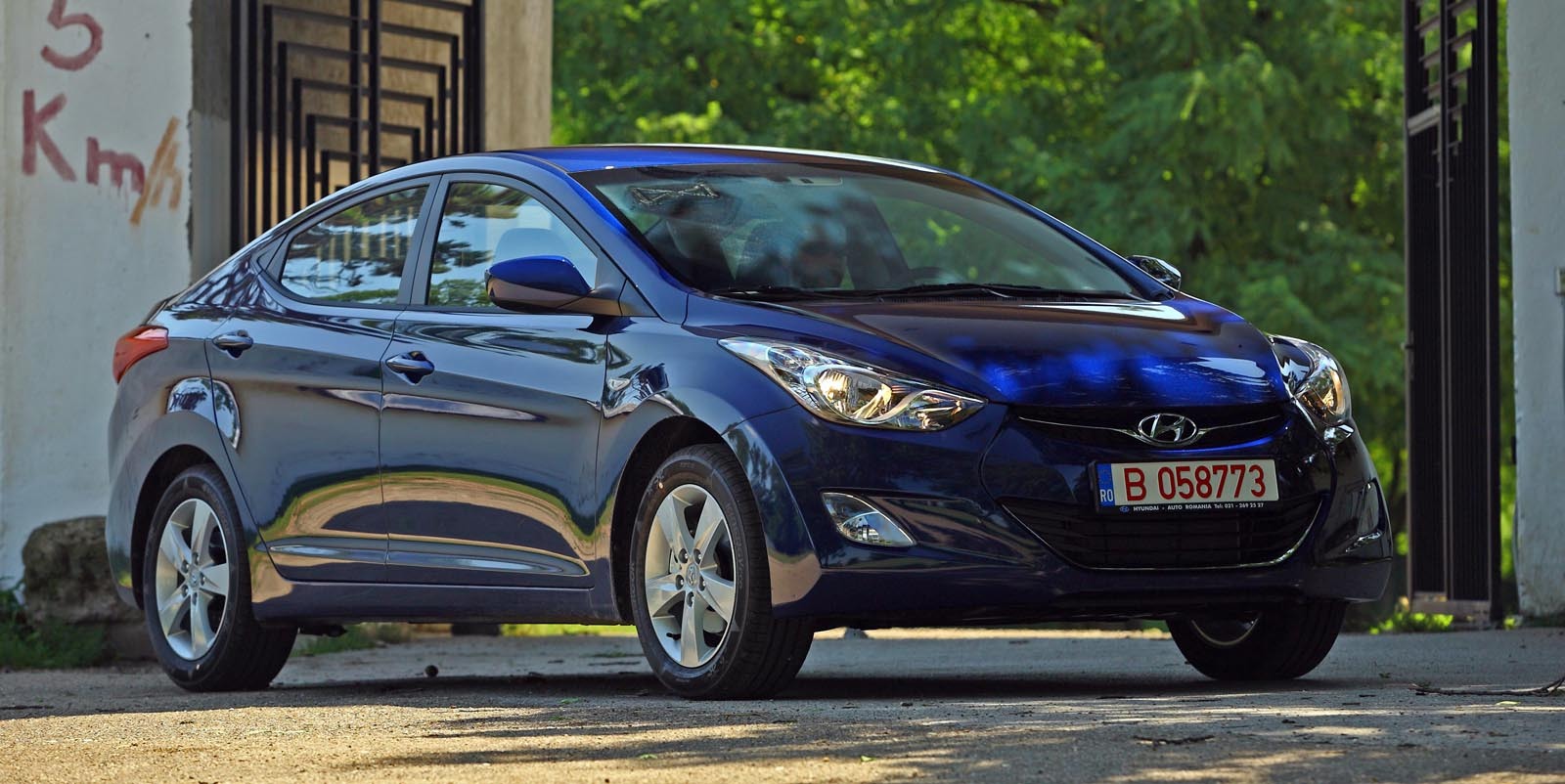 Hyundai Elantra porneste de la 14.450 euro, iar versiunea de top costa 15.690 euro