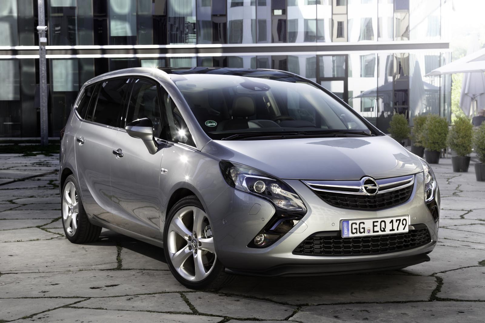 Noul Opel Zafira Tourer are un aspect foarte atractiv de la prima privire