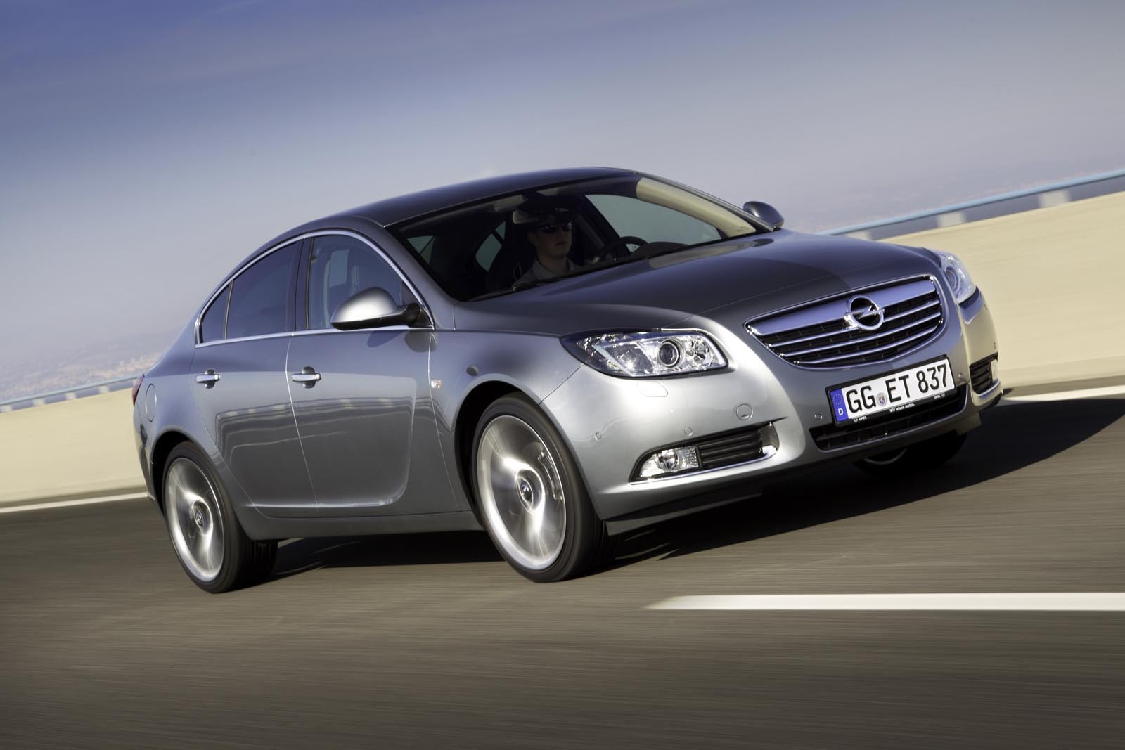 Opel Insignia BiTurbo promite atat performante foarte bune, cat si un consum mic