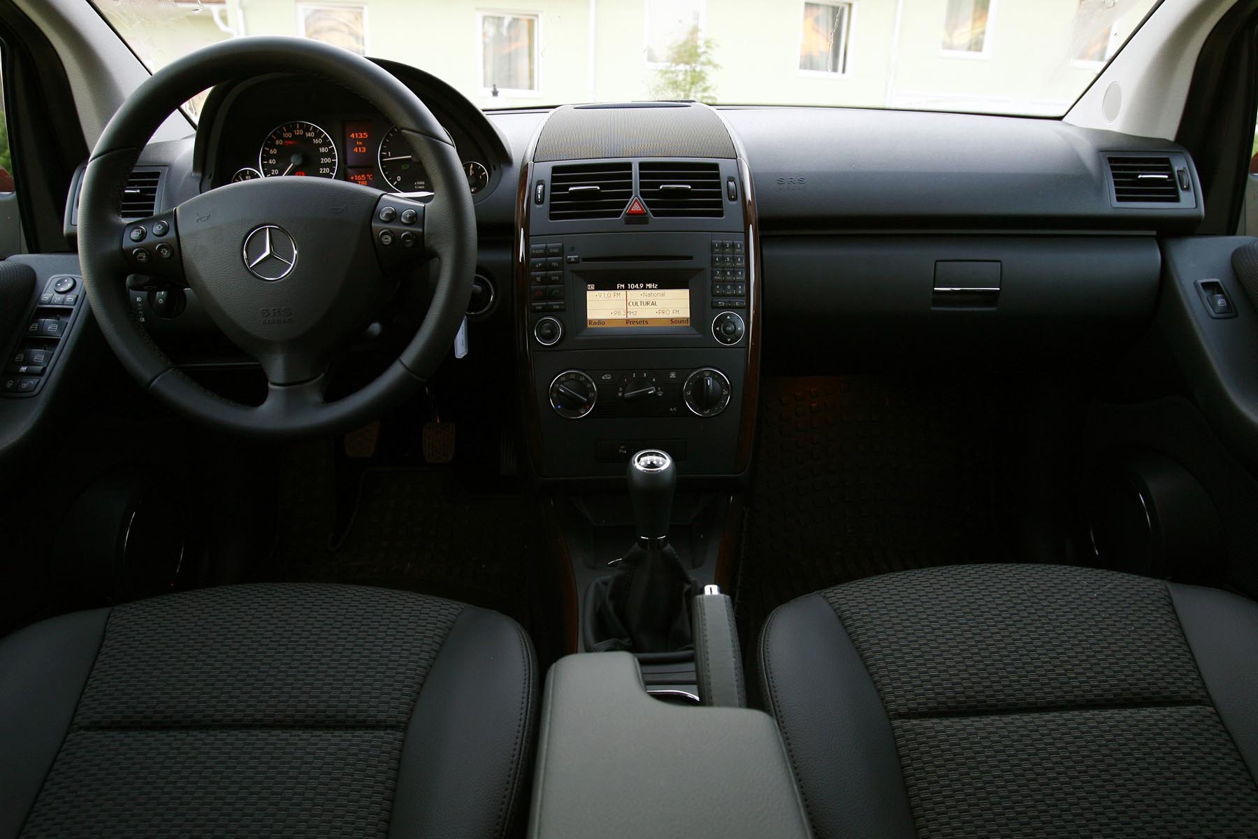 Mercedes A-Class - interior cu pretentii