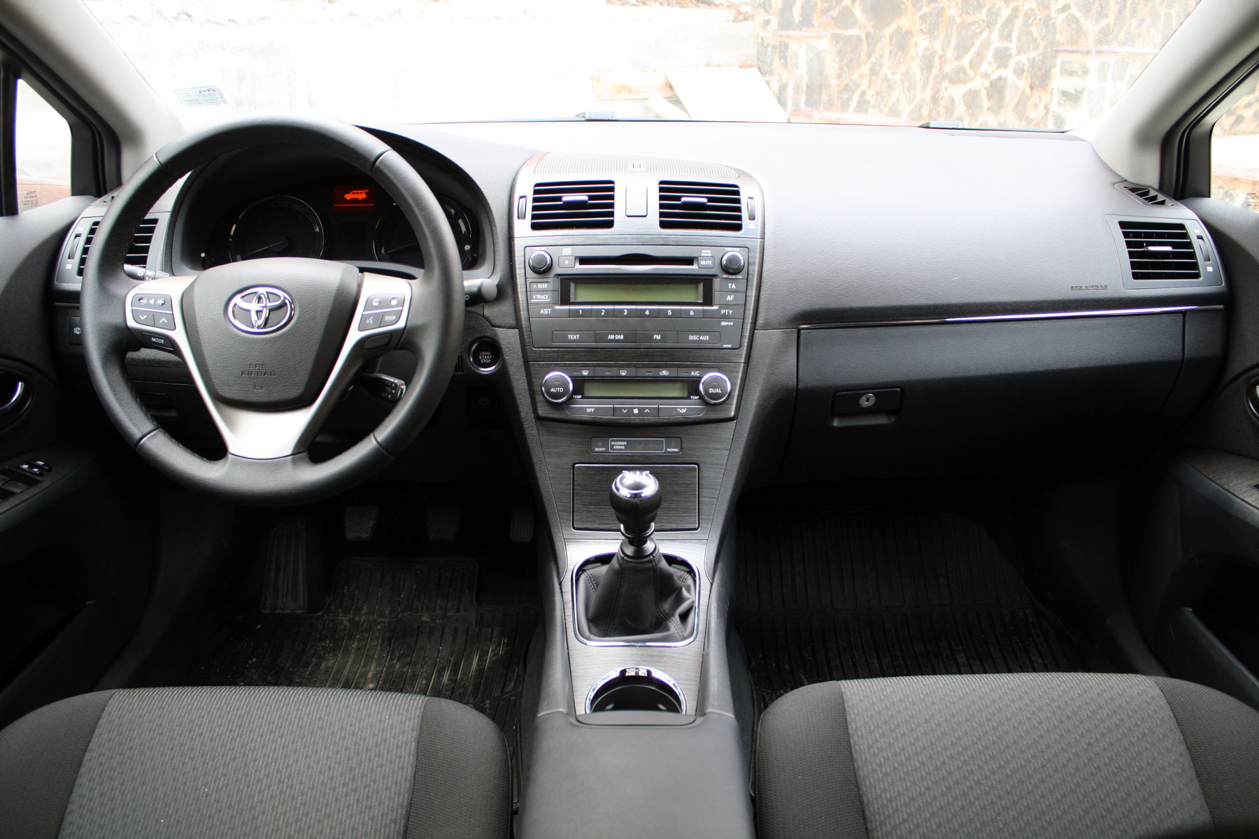 Toyota Avensis - interior