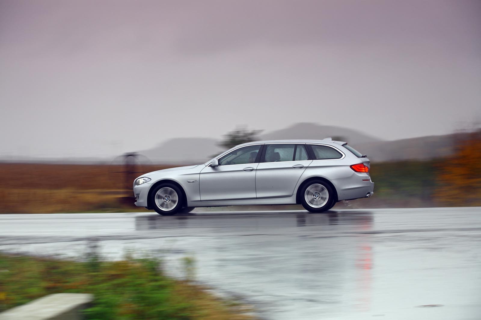Modelul BMW 530d Touring de test costa aproape 80.000 euro (dotari optionale de 25.000 euro...)