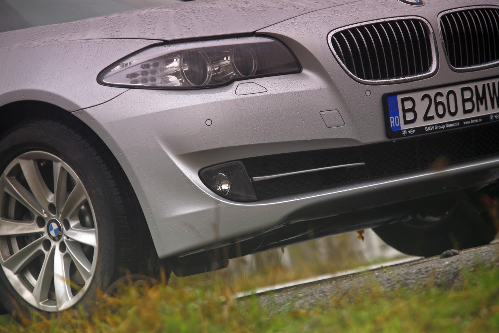 Pretul de pornire pentru BMW 530d Touring: 54.932 euro cu TVA (44.300 euro fara TVA)