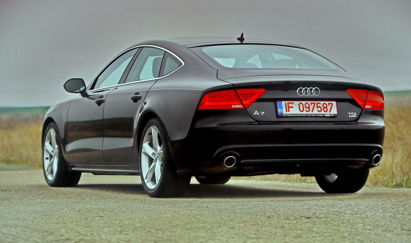 Din spate, Audi A7 Sportback arata cel mai original, stopurile conferindu-i prestanta