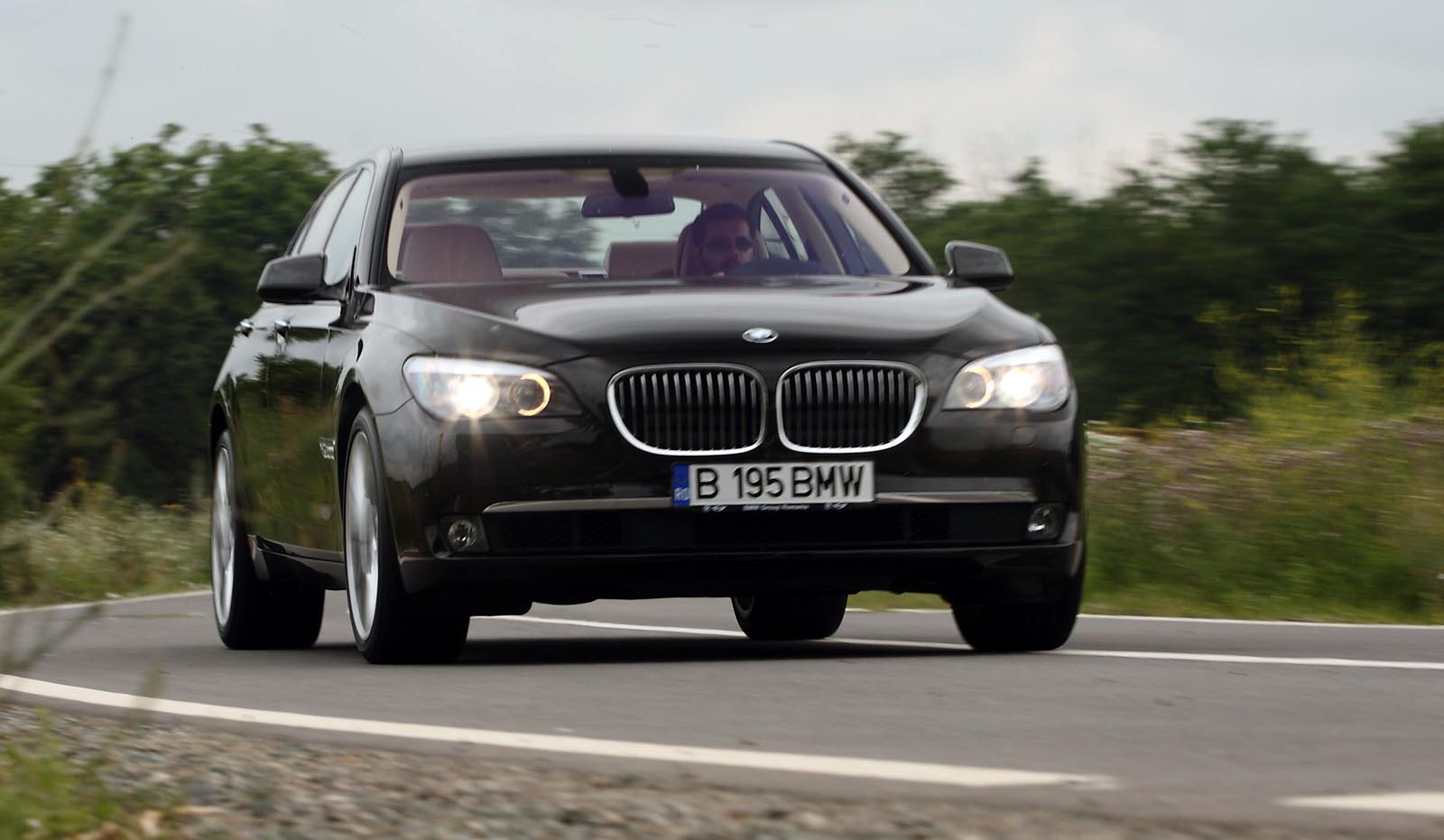 BMW 740d xDrive porneste de la 89.900 euro, un pret elitist