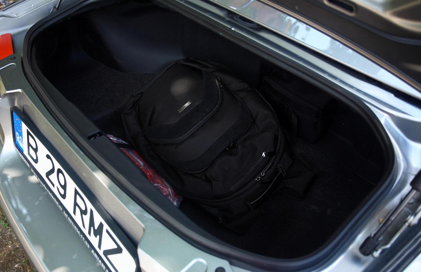 Mazda MX-5 are un portbagaj liliputan, de 150 de litri