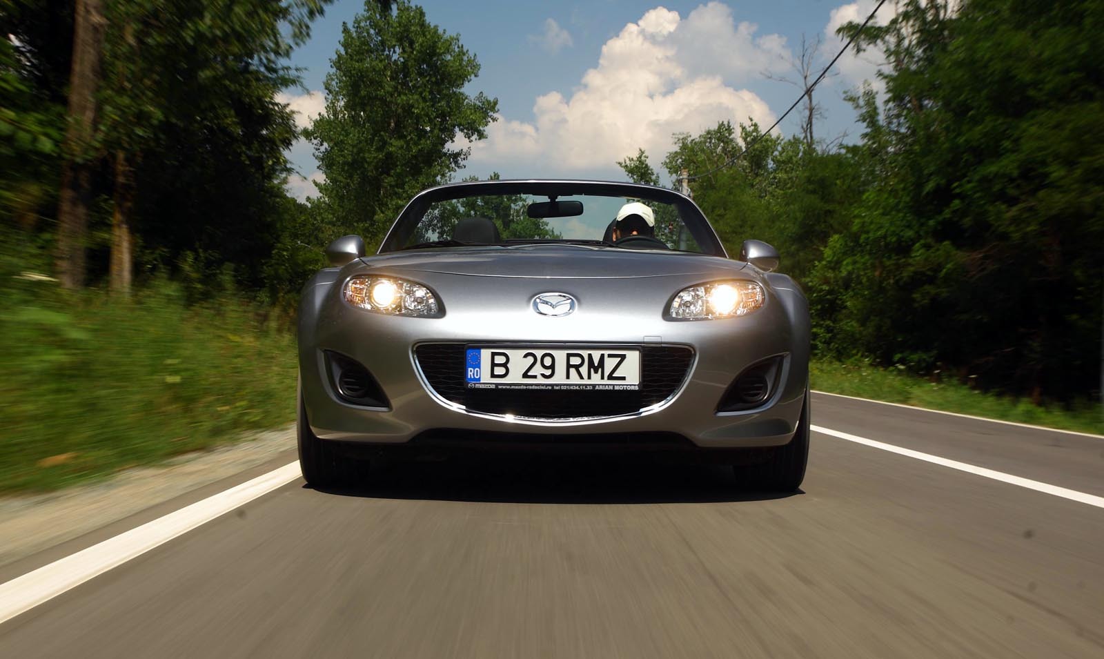 Versiunea cu hardtop Mazda MX-5 Roadster Coupe costa 23.390 euro, cu 1.700 euro mai mult ca versiunea cu soft-top