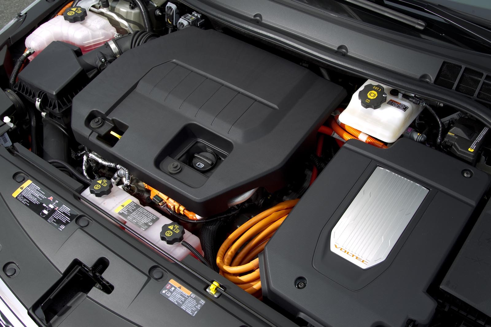 Chevrolet Volt are o autonomie de 80 km in regim strict electric si de maxim 500 km combinat