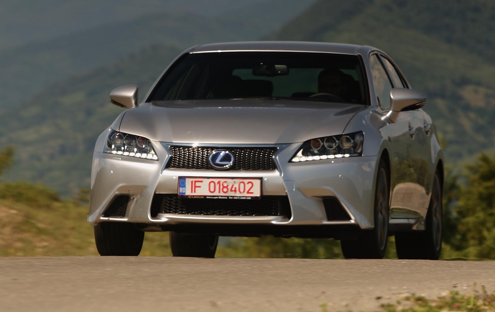 Pretul de baza pentru Lexus GS 450h este de 63.950 euro, dar F-Sport costa 78.950 euro