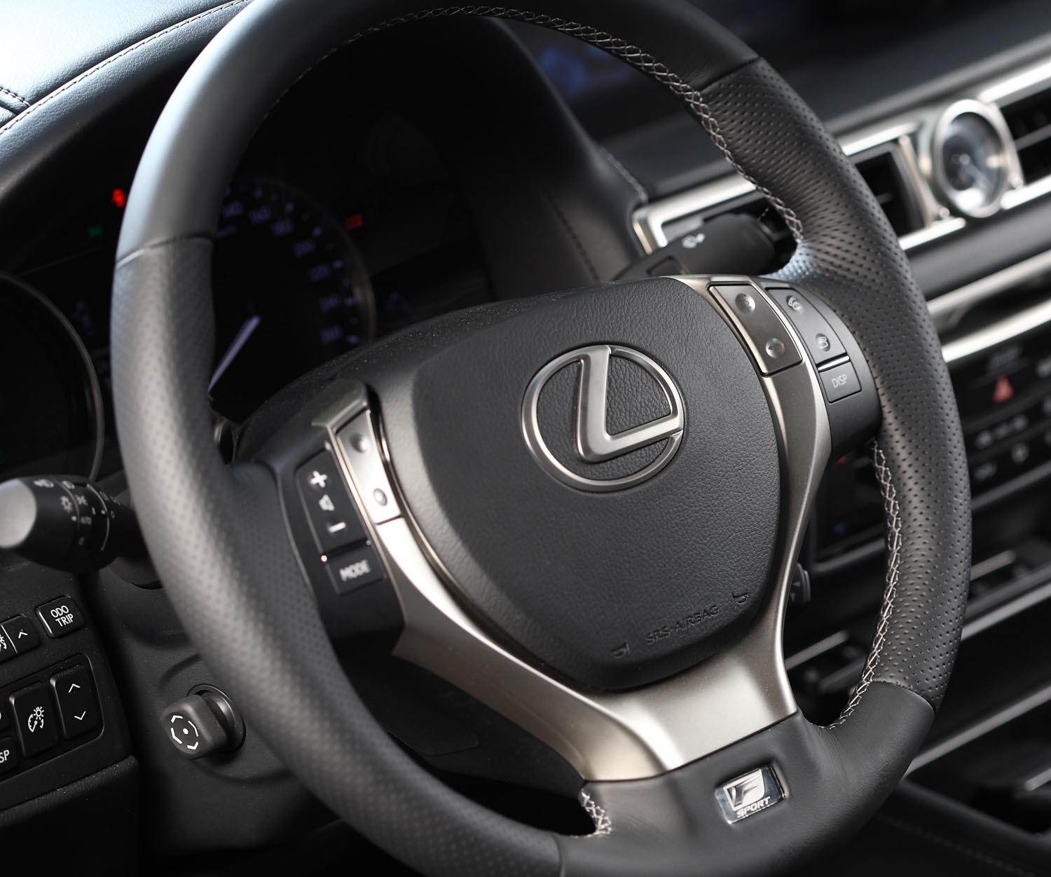 Lexus GS ofera un interior sportiv cu o calitate exemplara