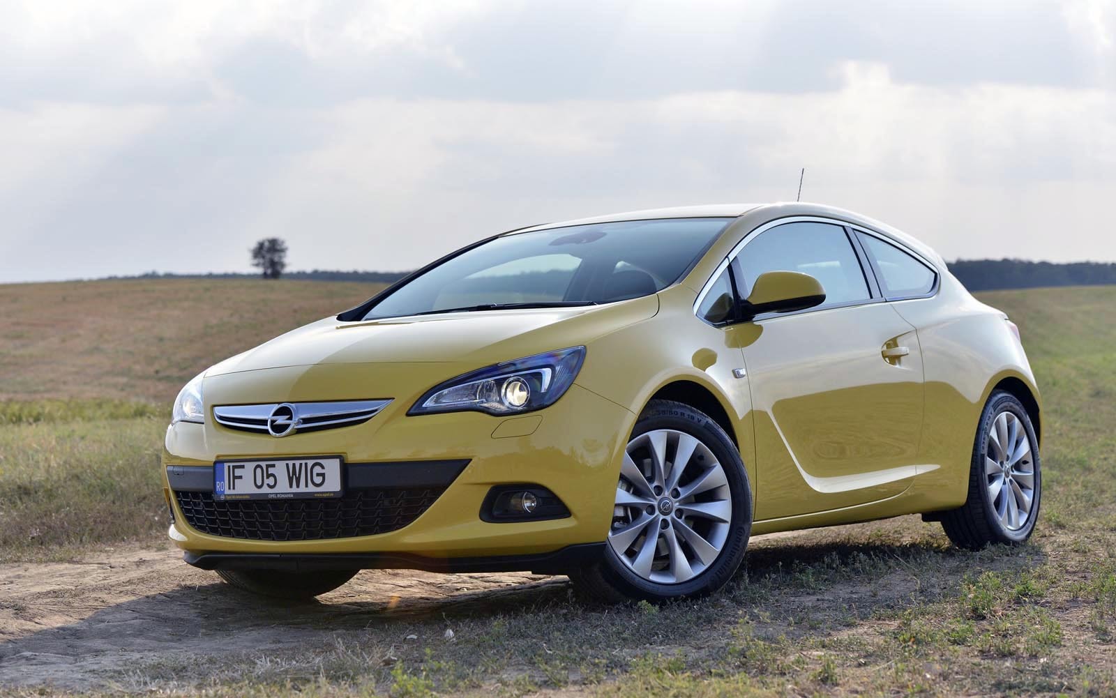 Fara discutie, cel mai sexy hotch de clasa compacta este Opel GTC Astra