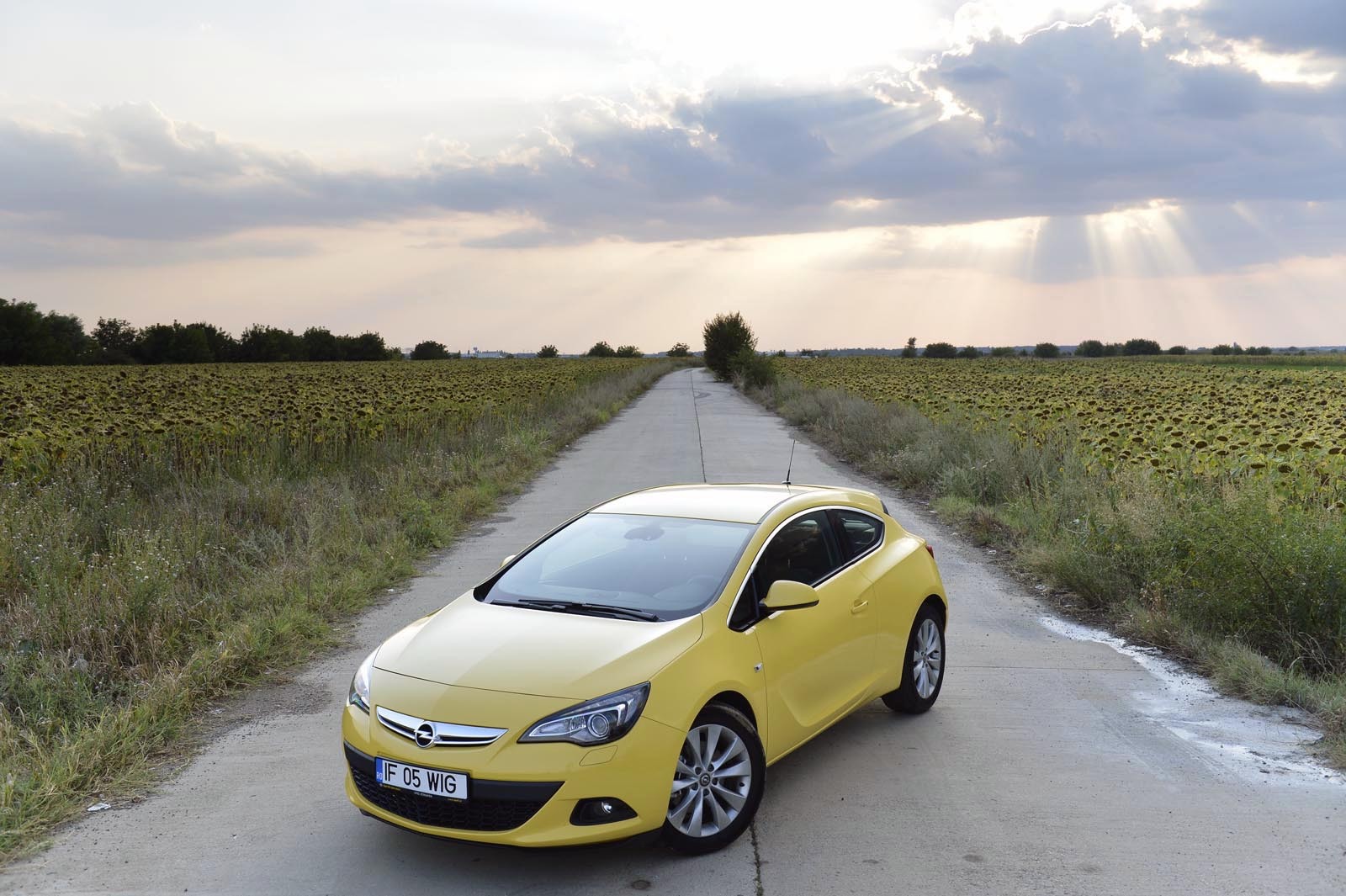 E clar - Opel GTC Astra este noul obiect de cult al generatiei tinere de soferi si soferite