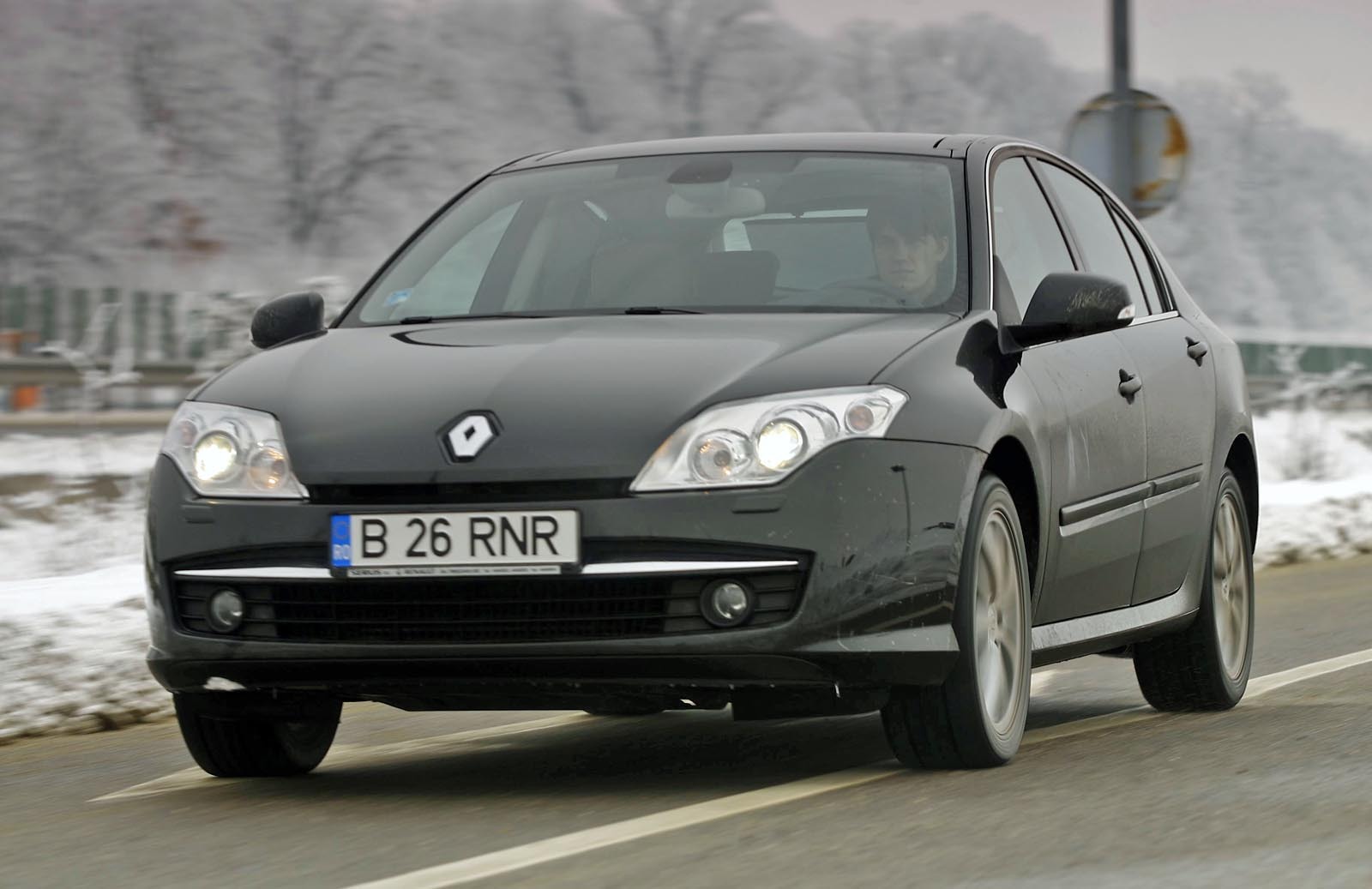 Renault Laguna ofera cel mai bun compromis intre confort si stabilitate in curbe