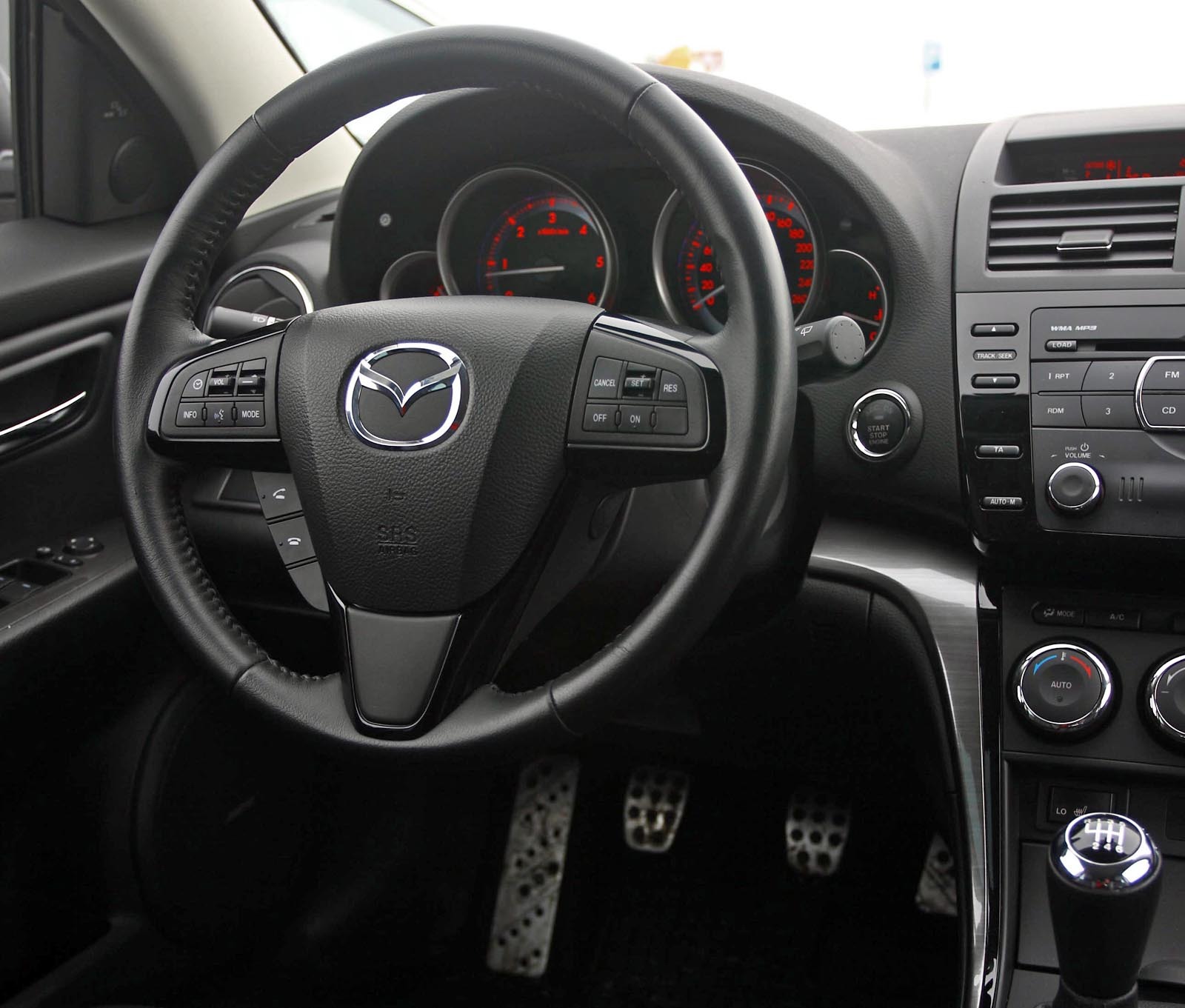 Mazda6 are cel mai bun comportament rutier: directie, timonerie, suspensie, frane