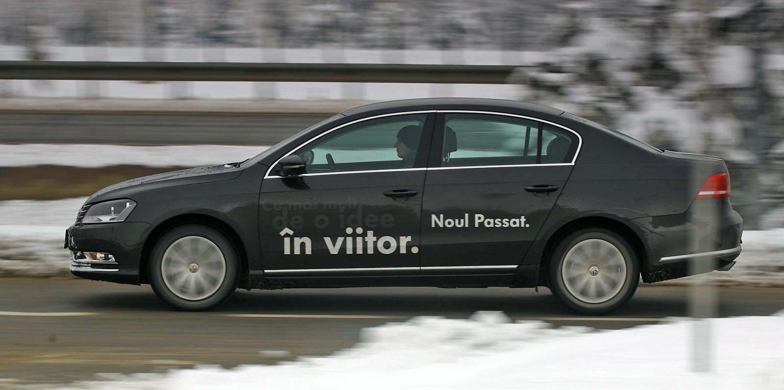 VW Passat se comporta similar cu Avensis, dar este mai rigid