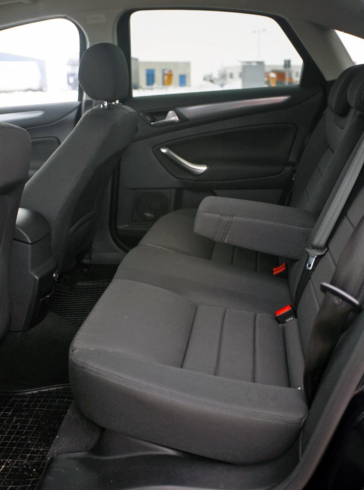 Ford Mondeo ofera cel mai mare spatiu pentru pasageri si un portbagaj mai practic