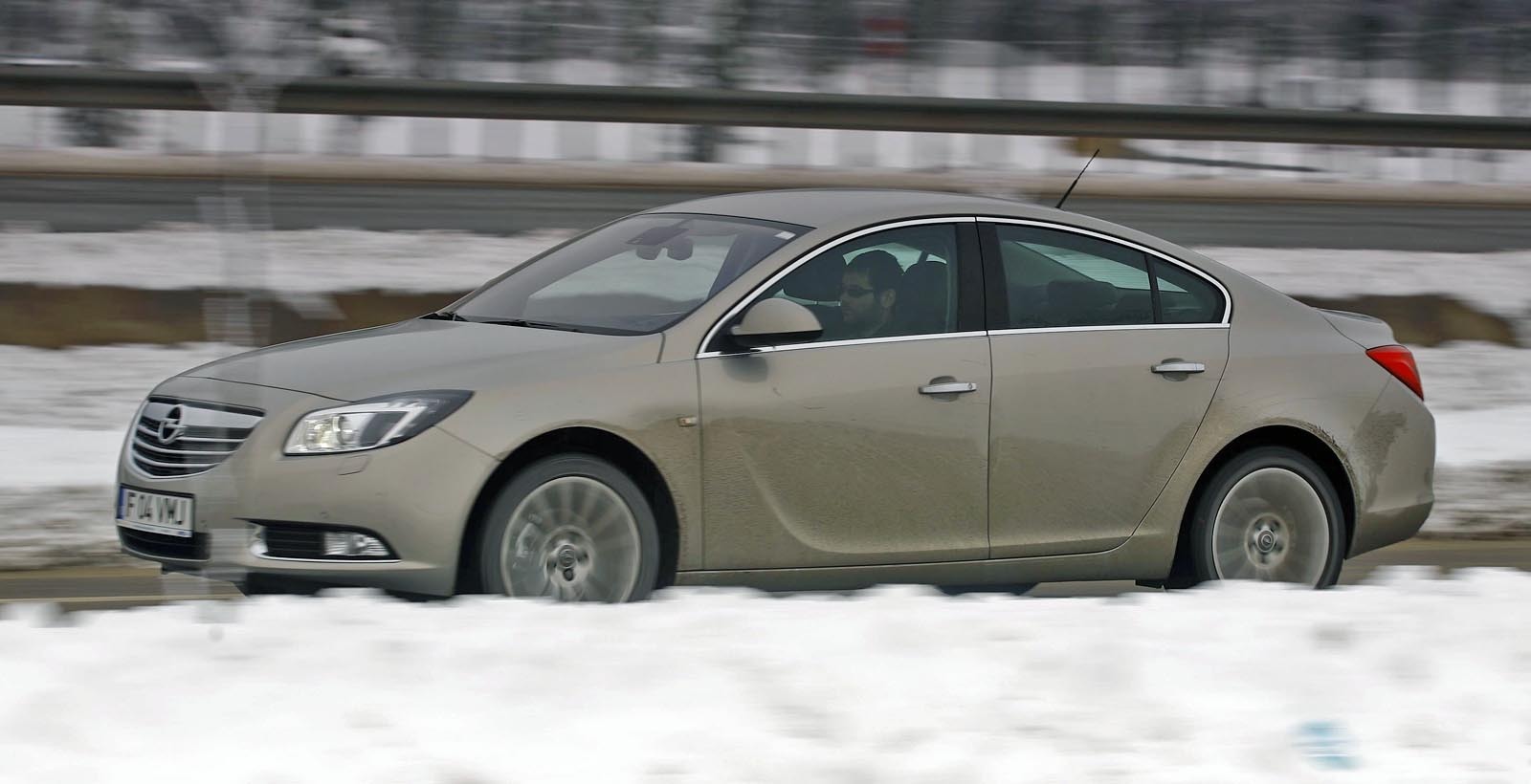 Opel Insignia iti da senzatia de performante, desi e cam la acelasi nivel cu Mondeo