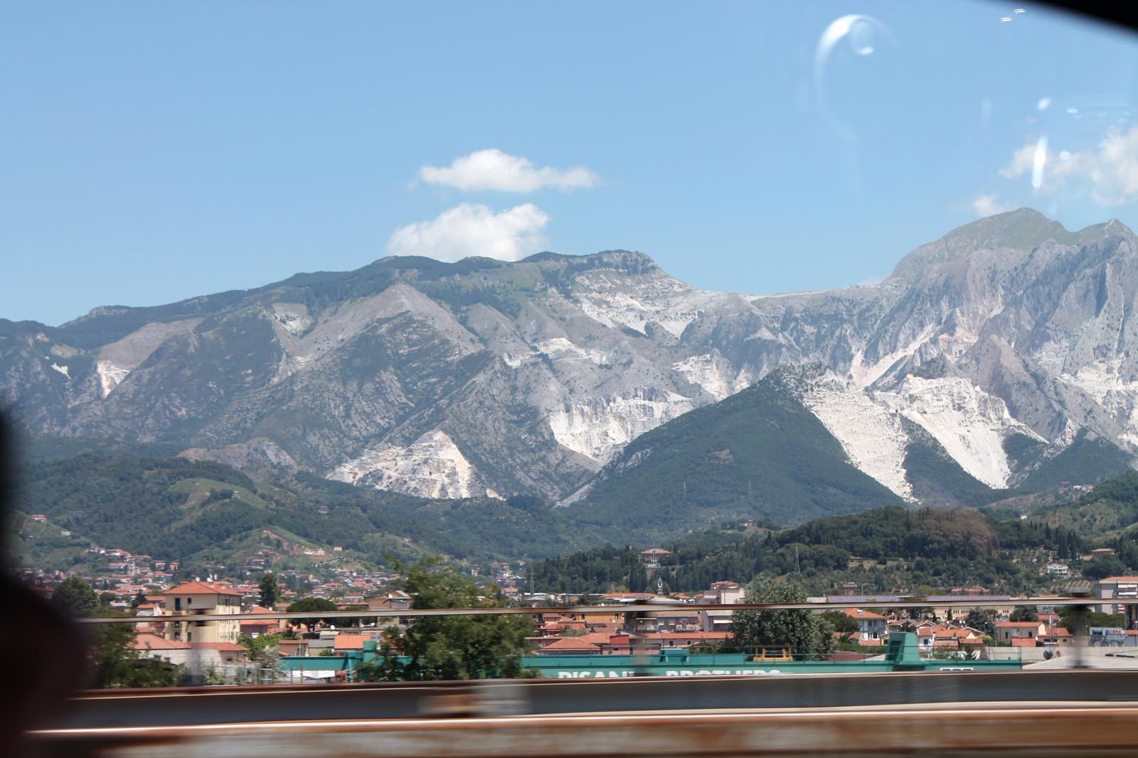 Muntii din zona Carrara