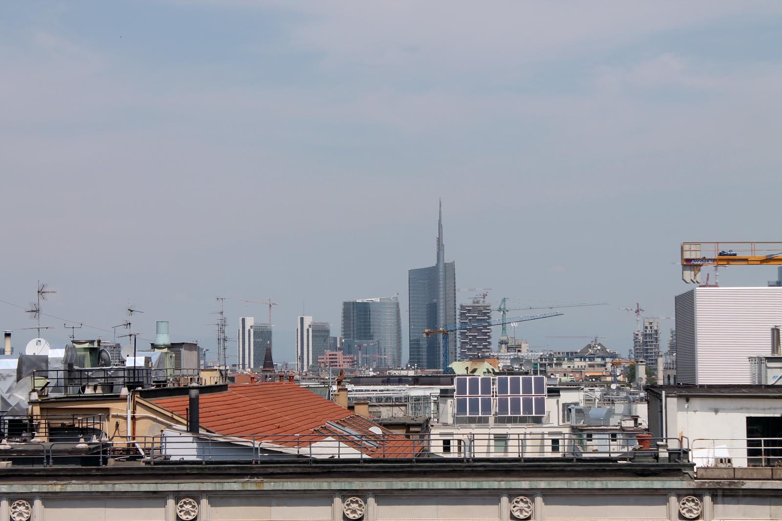 Milano si noile domuri moderne financiare
