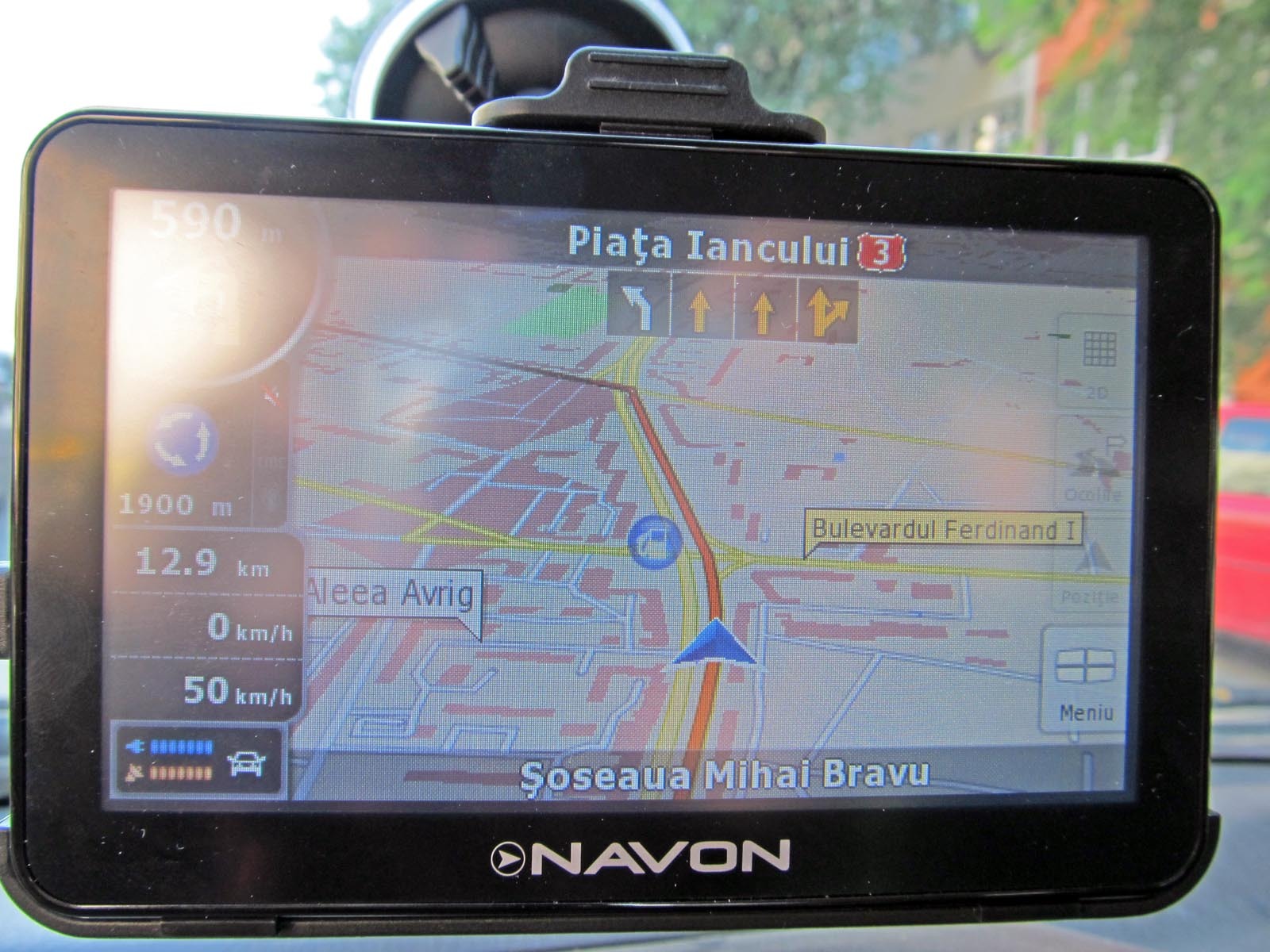 In trafic urban, Navon N670 iGO8 da dovada de un bun nivel al detaliilor pe harta