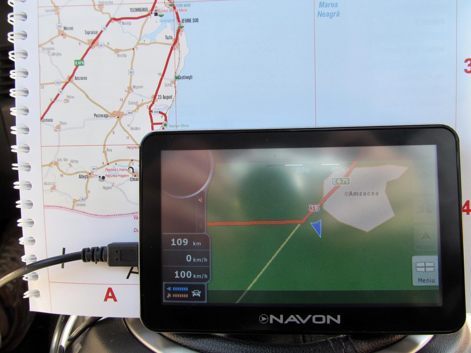 Daca se debifeaza optiunea drumuri neasfaltate, GPS-ul alege calea mai sigura