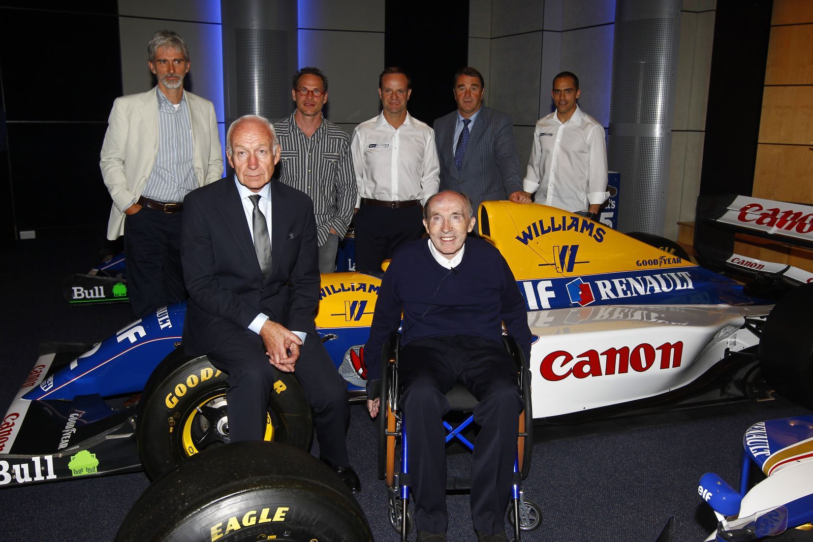 Frank Williams alături de Bernard Rey, şeful Renault Sport F1 şi de foşti şi actuali piloţii care au concurat pentru Williams Renault: Damon Hill, Jacques Villeneuve, Rubens Barrichello, Nigel Mansell şi Pastor Maldonado