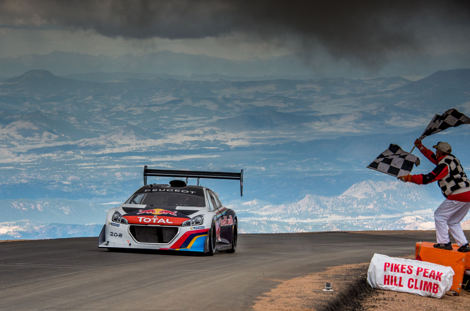 Pike's peak. Peugeot 208 t16 Pikes Peak. Peugeot Pikes Peak. Pikes Peak ралли. Peugeot 206 t16 Pikes Peak.
