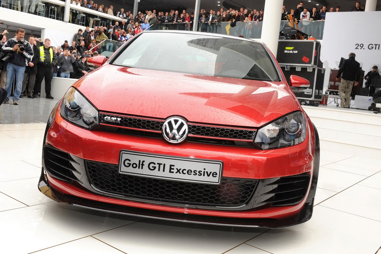 Volkswagen Golf GTI Excessive prefigureaza un pachet sport dedicat lui Golf GTI
