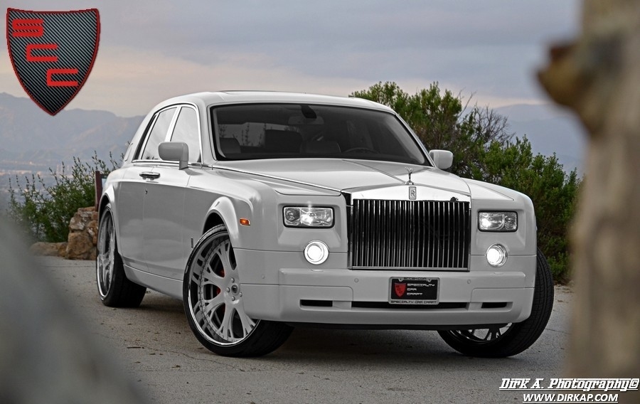 Rolls Royce Phantom Kocaine Project este vopsit intr-o nuanta alb-mat Pearl White