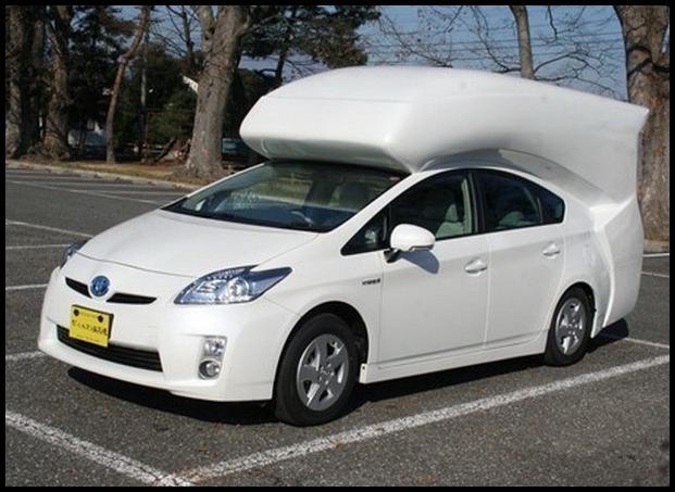 Toyota Prius Camper are o supracarosare realizata din fibra de plastic ranforsat GRP