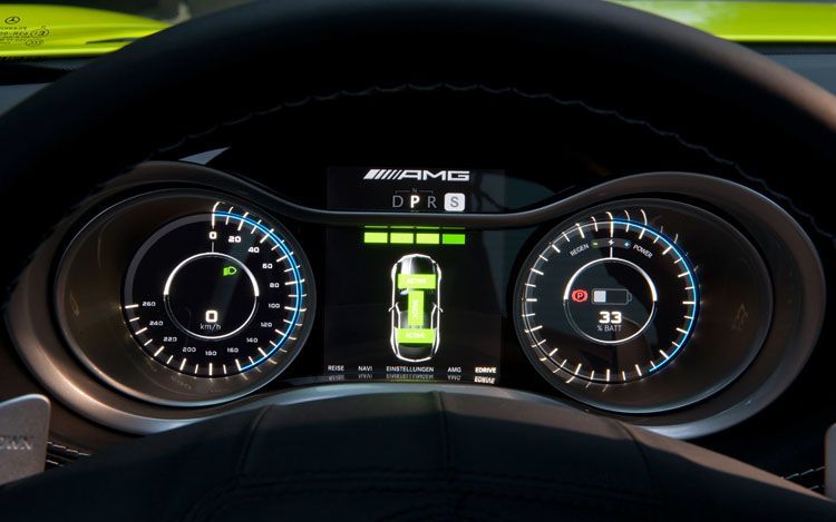 Mercedes SLS AMG E-Cell are indicatoare pentru monitorizarea autonomiei si incarcarii bateriilor